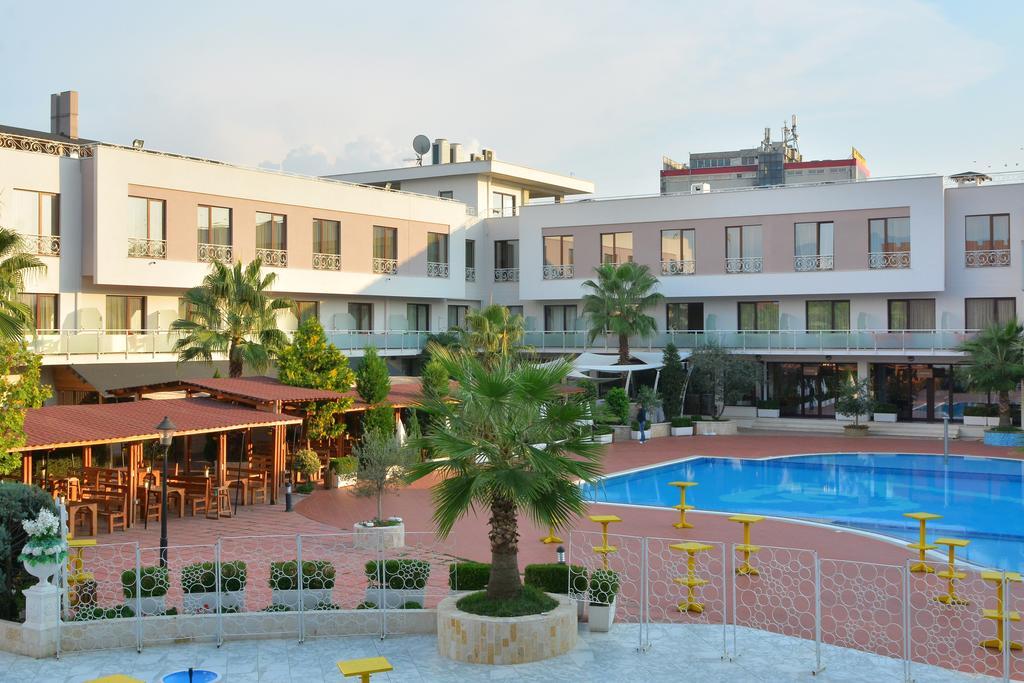 Hotel Stela City Center Tirana Esterno foto
